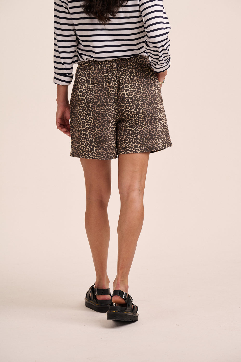 Olive Pleated Denim Shorts - Leopard – close-up detail