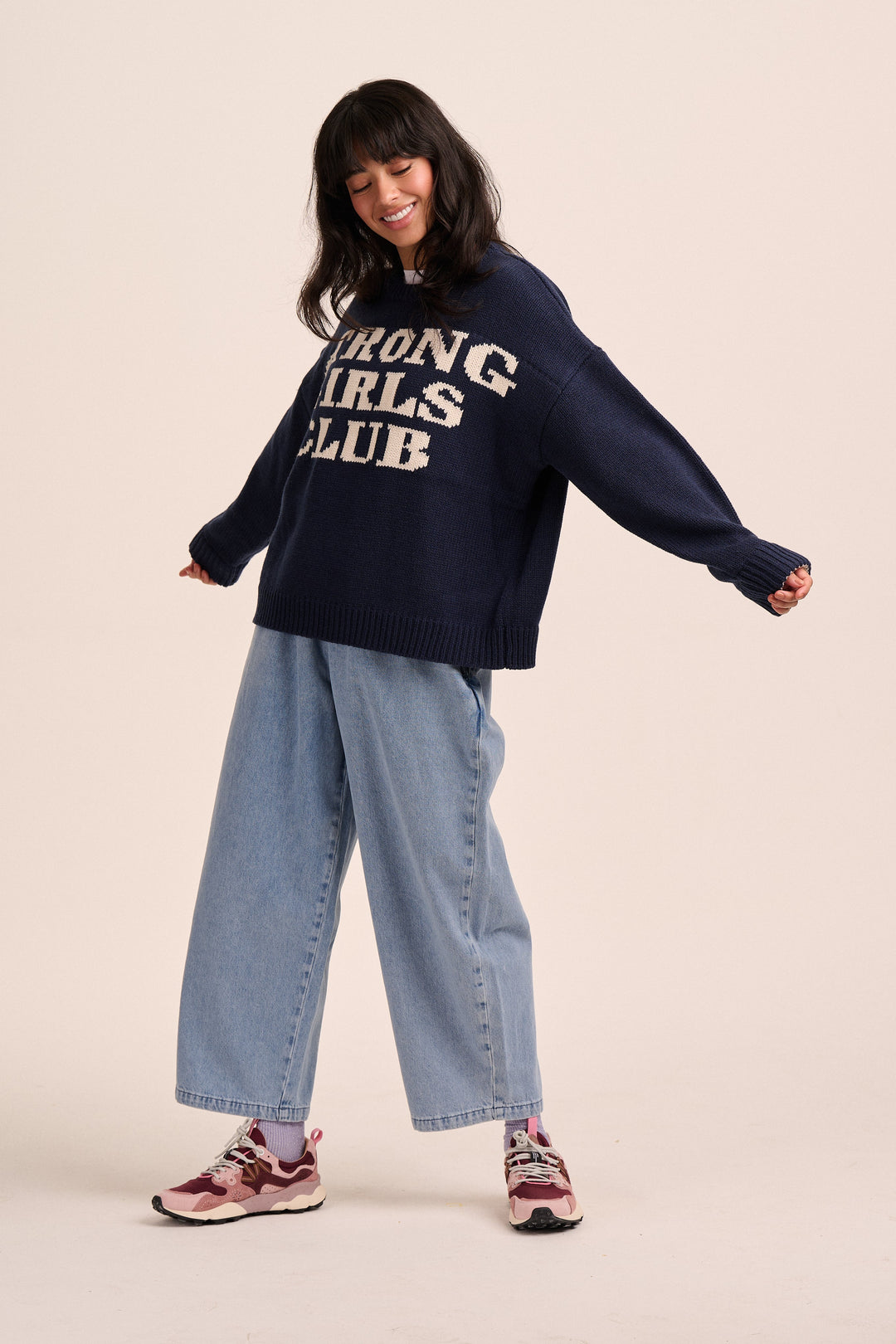 Knitted Strong Girls Club Jumper - Navy – close-up detail