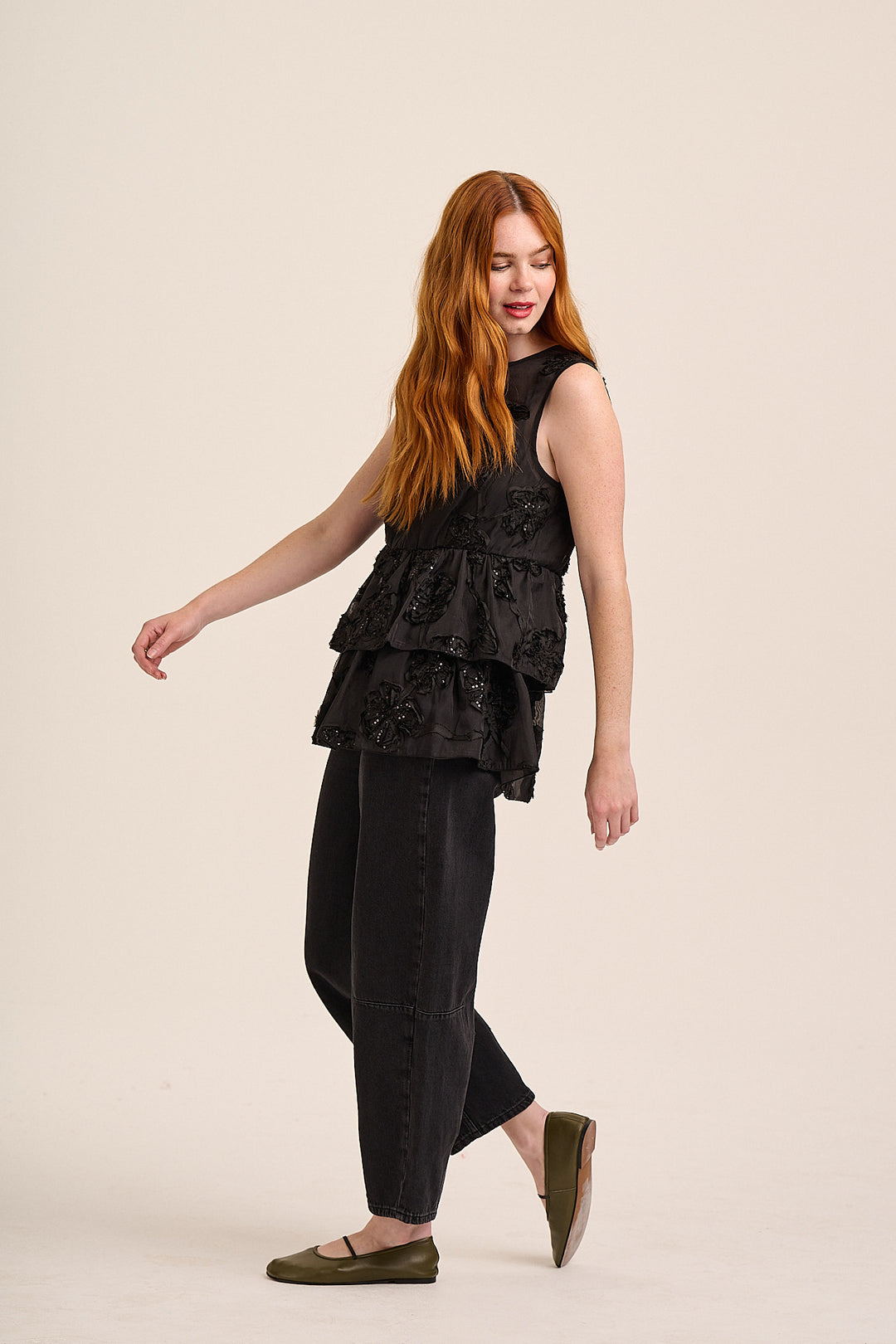 Maggie Barrel Leg Jean - Washed Black