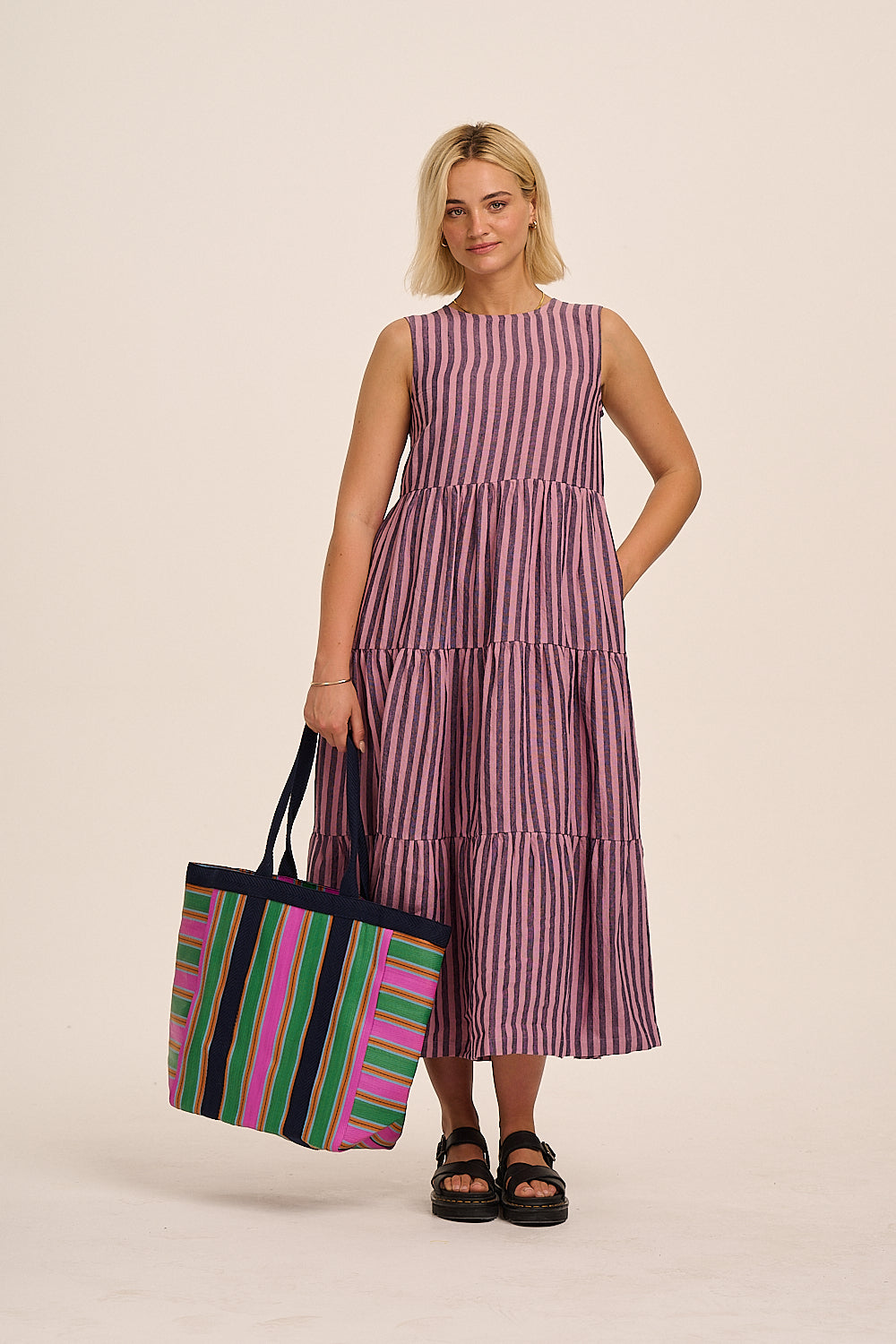 Frankie linen dress with Strong Girls Club Easy Bag