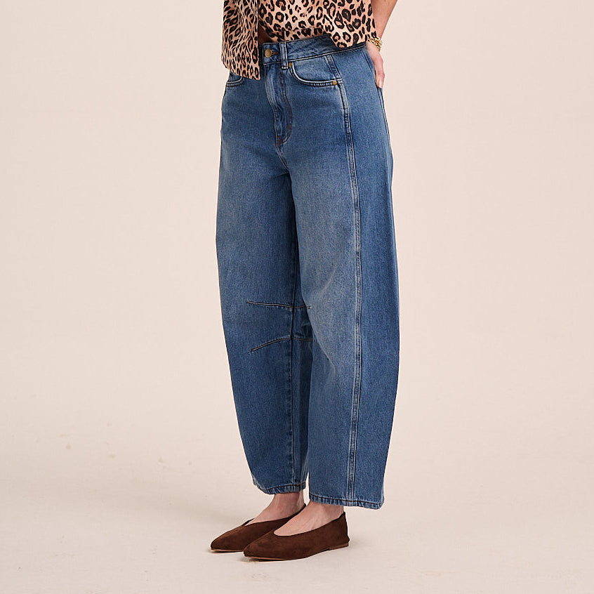 Ginny Jean - Mid Wash – back view / styled detail