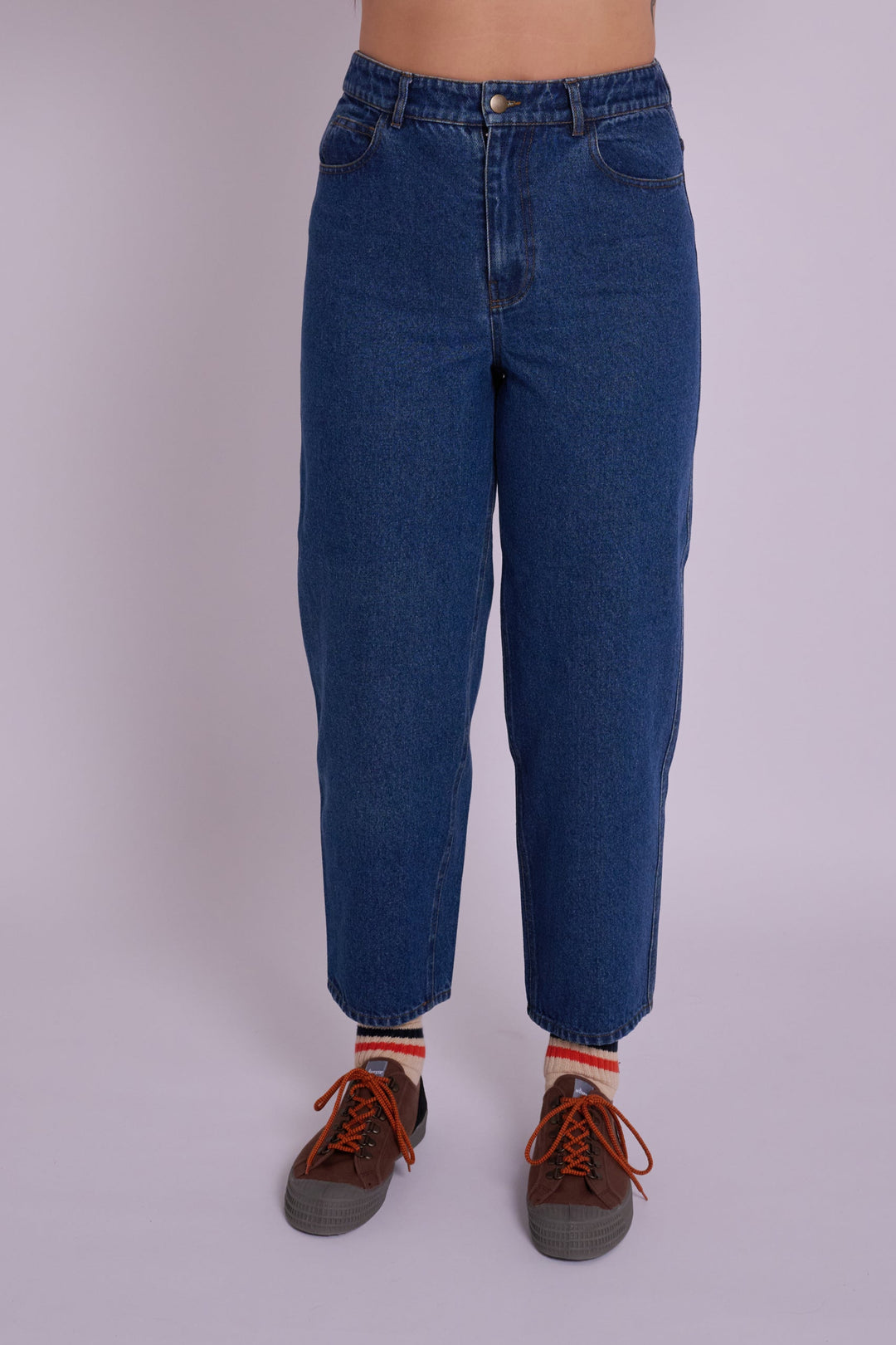 Dolly Mid Wash Barrel Leg Jean