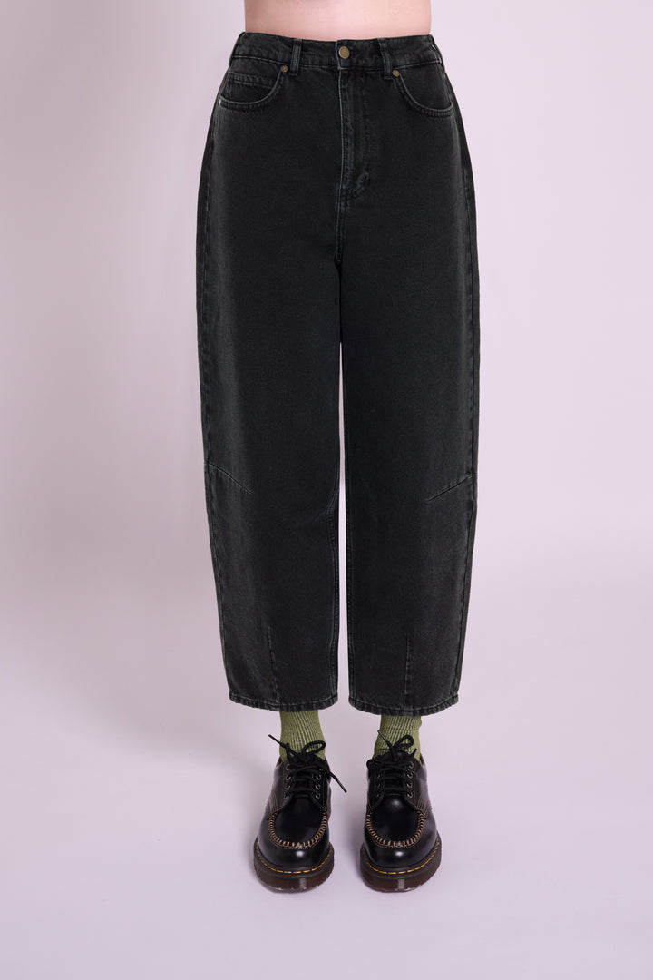 Maggie Black Barrel Leg Jean