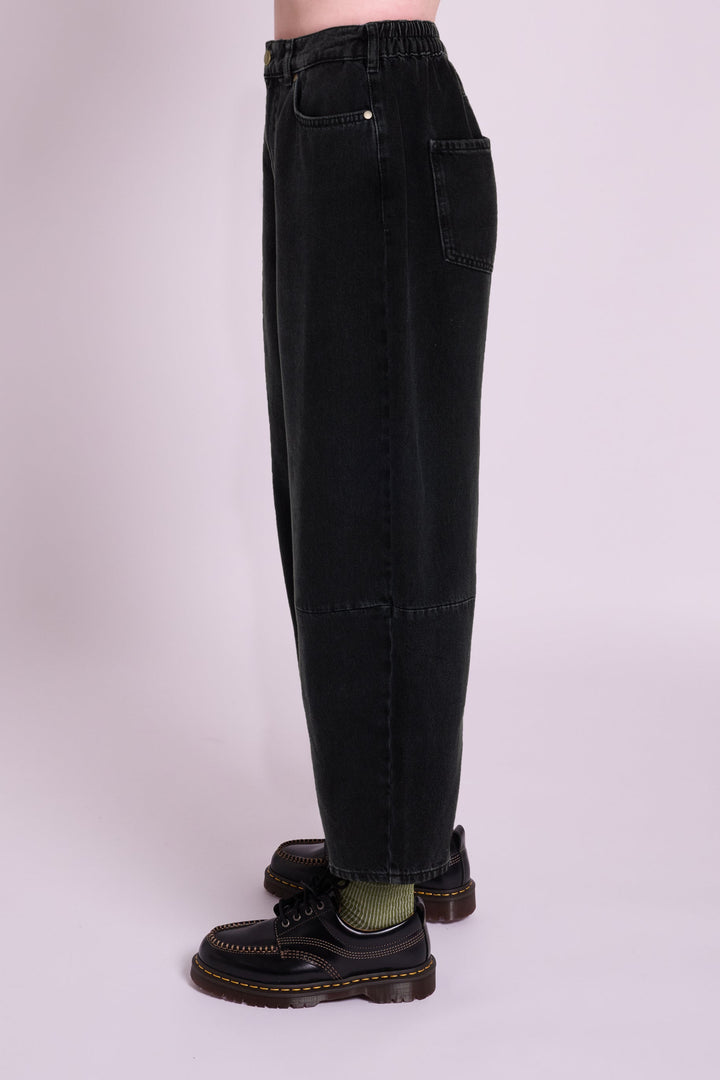Maggie Black Barrel Leg Jean