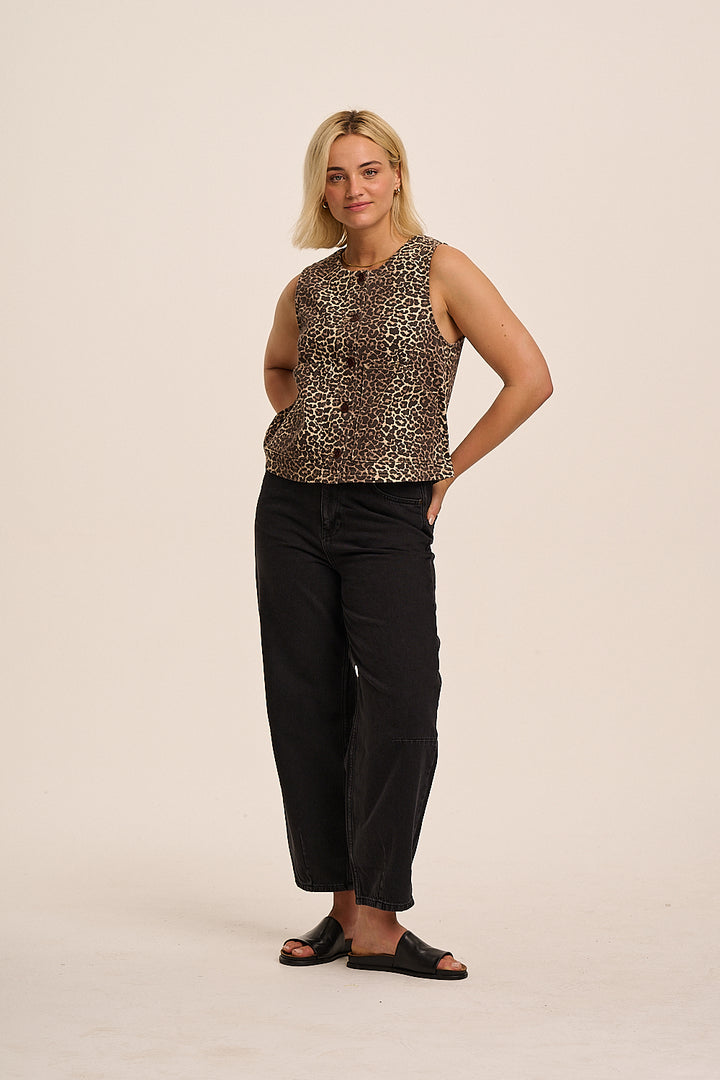 Maggie Barrel Leg Jean - Washed Black