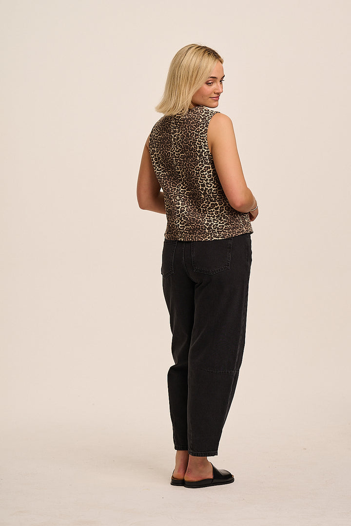 Maggie Barrel Leg Jean - Washed Black