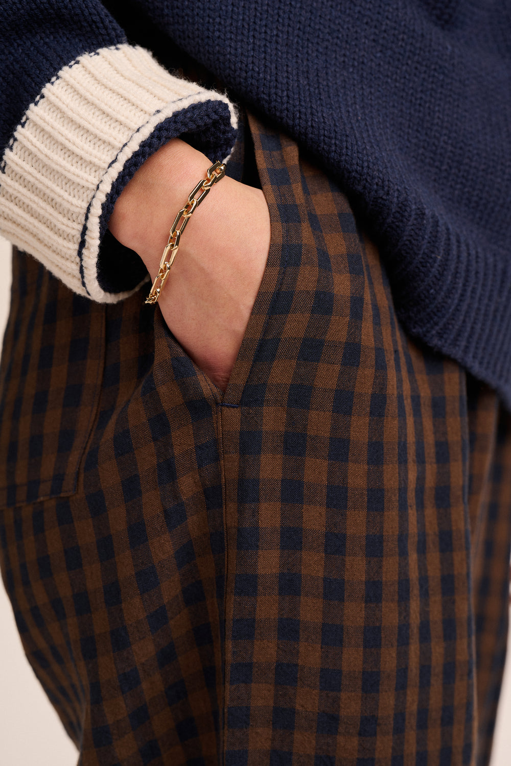 Peggy Linen Trousers - Navy & Brown Gingham – close-up detail